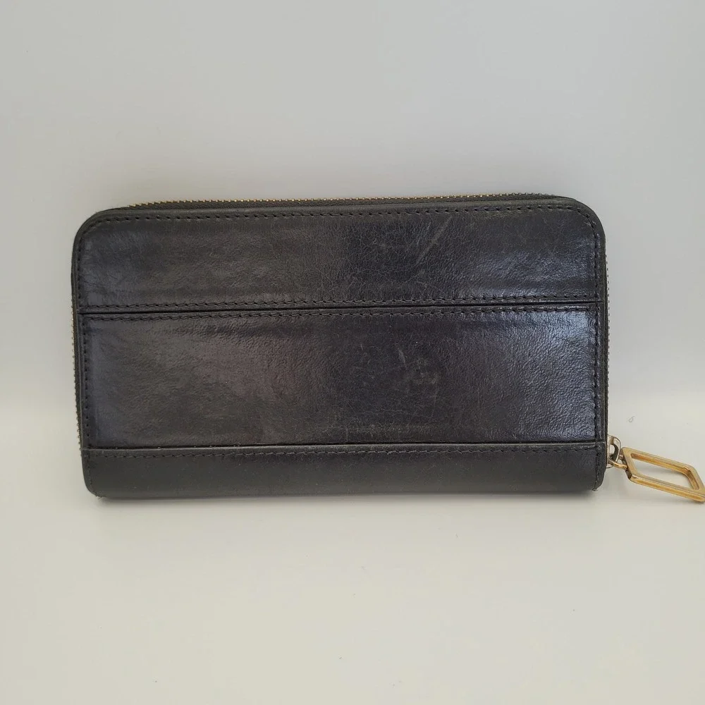 Chloe Black Leather Zip Around Long Wallet Gold Hardware Logo Plaque Large Quali